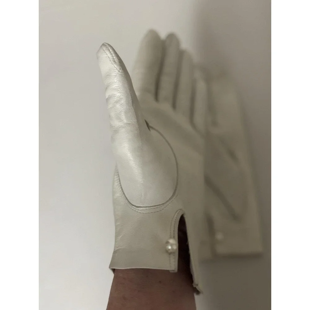 Vintage 1950s Ladies Beige Leather Dress Gloves Unlined Pearl S/M